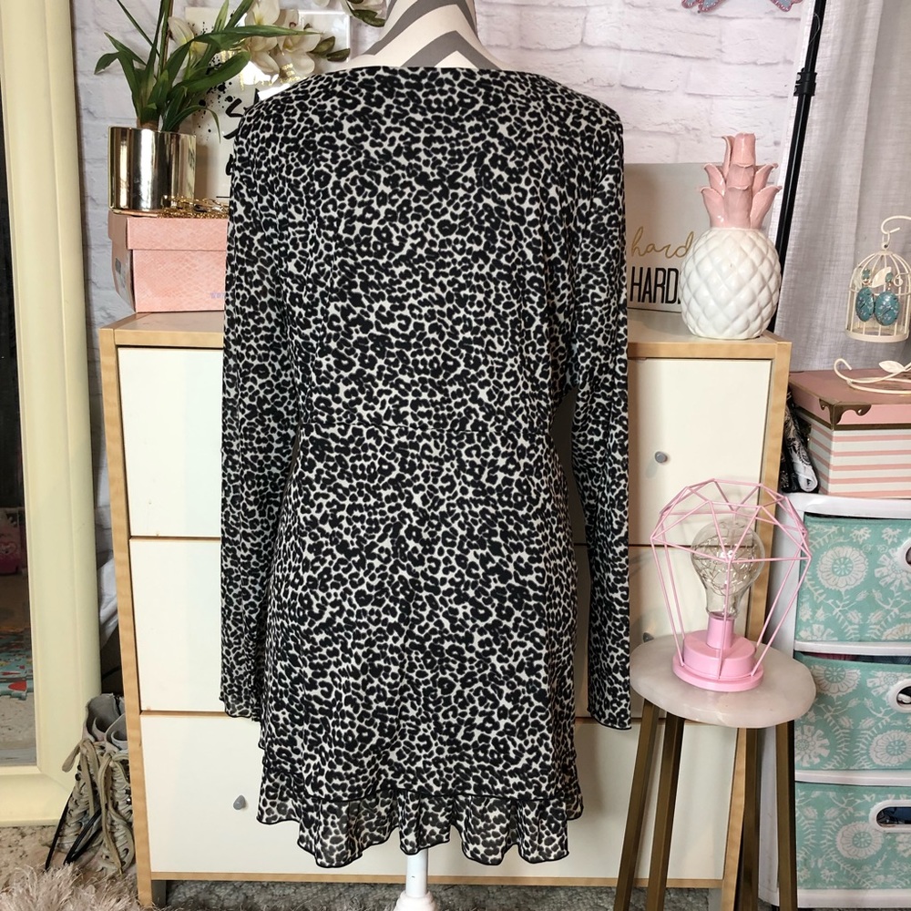 Leopard Tiered Blouse - Picture 4 of 8